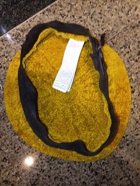 ZARA Mustard Yellow Velvet Chenille Beret